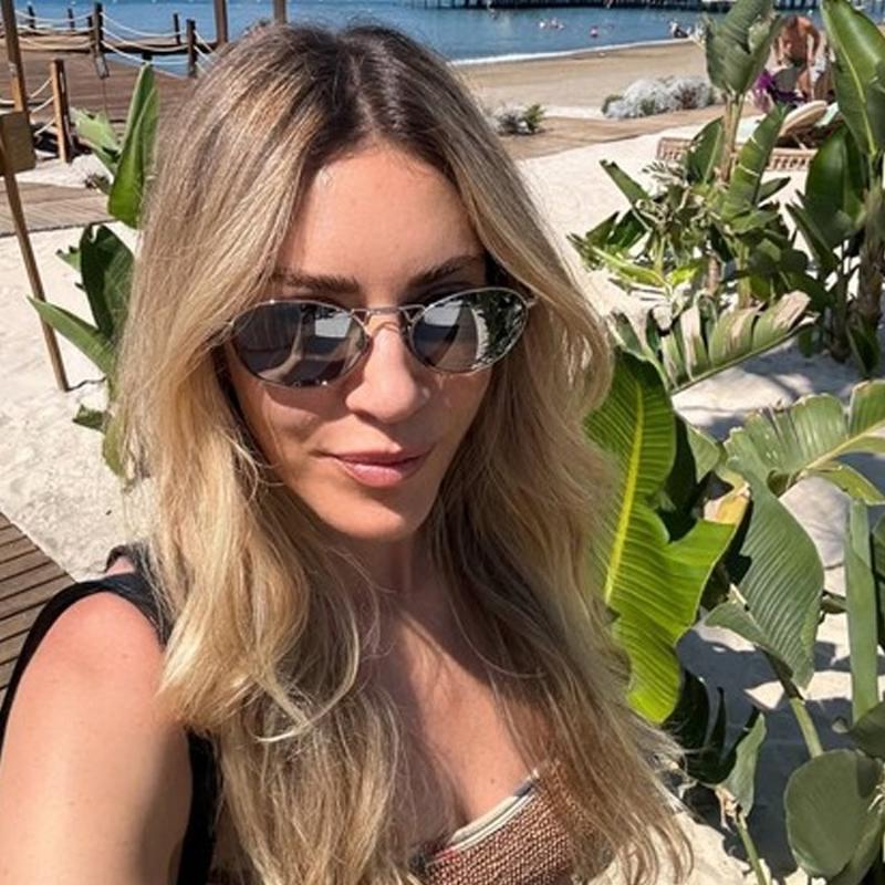 Minik k�z� Leyla ile piknik pozu verdi