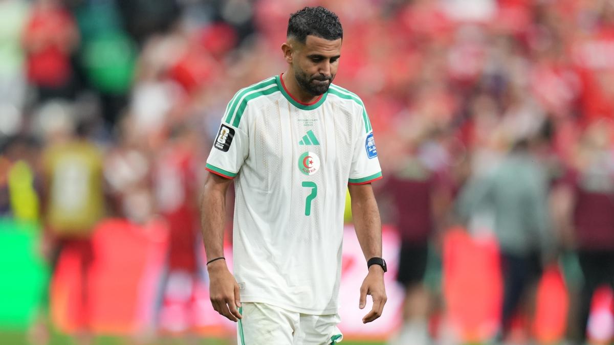 Riyad Mahrez  milli tak�m  futbolcu foto�raflar� resimleri