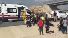 Van'dan Ankara'ya giden yolcu otob�s� devrildi... �ok say�da yaral� var
