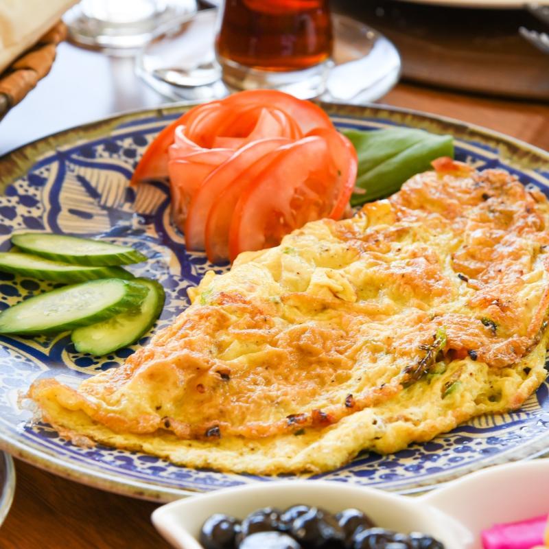 5 dakikada lezzetli tarif: Peynirli omlet tarifi, yumu�ak form