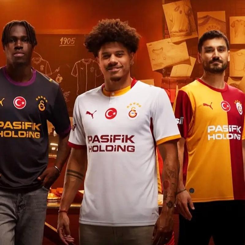 Galatasaray'�n yeni sezon formalar� g�r�c�ye ��kt�