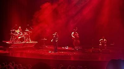 Grammy �d�ll� Arooj Aftab �stanbul'da sahne ald�: 'Bu ak�am� g�zel bir ana d�n��t�rd�n�z'
