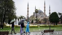 Beklenen ya��� ba�lad�: �stanbul'da sa�anak etkili oluyor