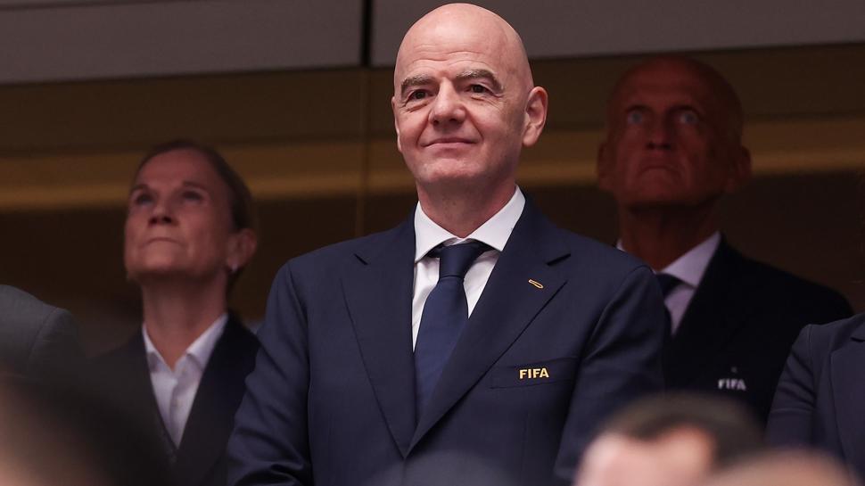 Infantino'yu her maçta ekrana getirme şartı