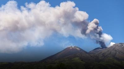 �talya'da yanarda� yine panikletti: Etna g��l� �ekilde k�l p�sk�rtt�