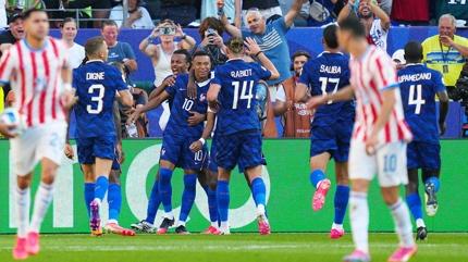 Fransa �eyrek finalde! Paraguay duvar�n� y�kt�