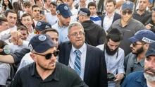 G�zalt� korkusuyla geri ad�m att�! �srailli katliamc� bakanda ''tutuklanma'' pani�i