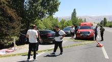 Malatya'da otomobil a�aca �arpt�: 2 can kayb� 4 yaral�