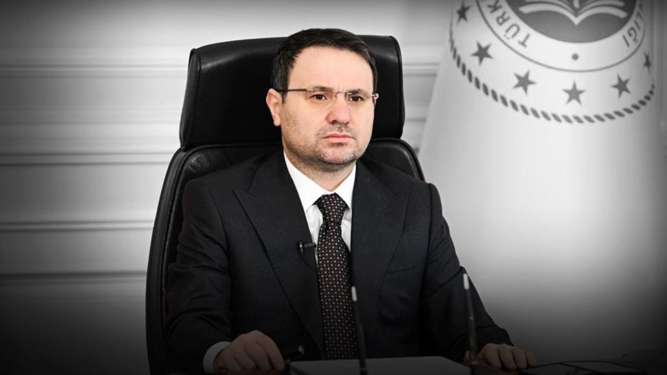Bakan G�rlek'ten Amor'a sert tepki: �Kimse T�rk mahkemelerine parmak sallayamaz�