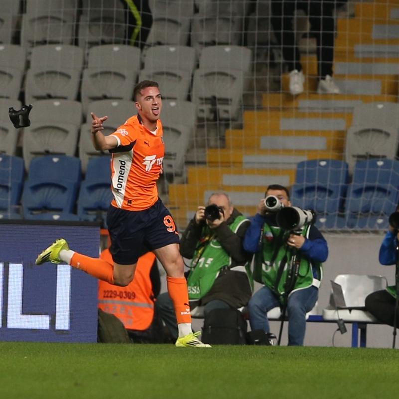 Galatasaray'�n g�ndemindeydi... Fenerbah�e'den fla� forvet ata��