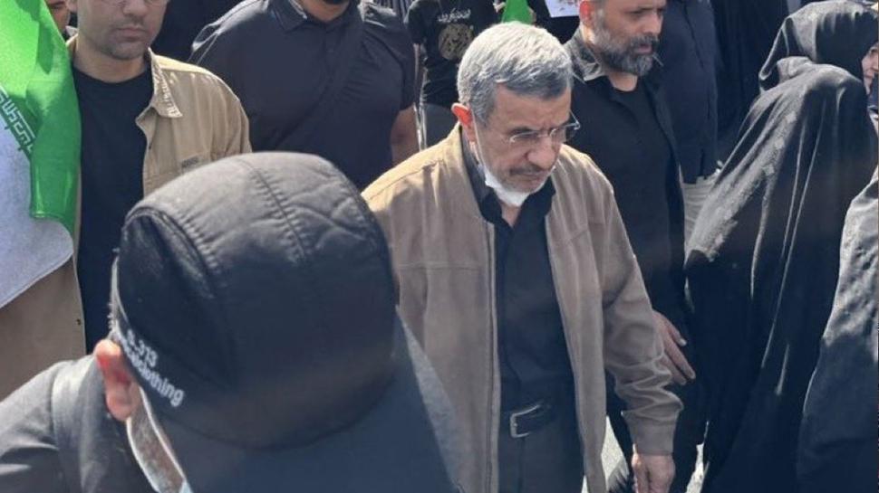 �ld��� iddia edilmi�ti: Ahmedinejad Hamaney'in cenazesinde g�r�nt�lendi
