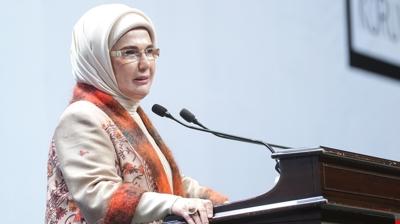 Emine Erdo�an, NATO kapsam�nda lider e�lerini a��rlayacak