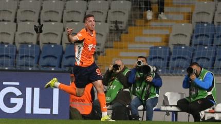 Galatasaray'�n g�ndemindeydi... Fenerbah�e'den fla� forvet ata��!