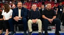 Bakan Bak: 12 Dev Adam, aya�a kalkt�