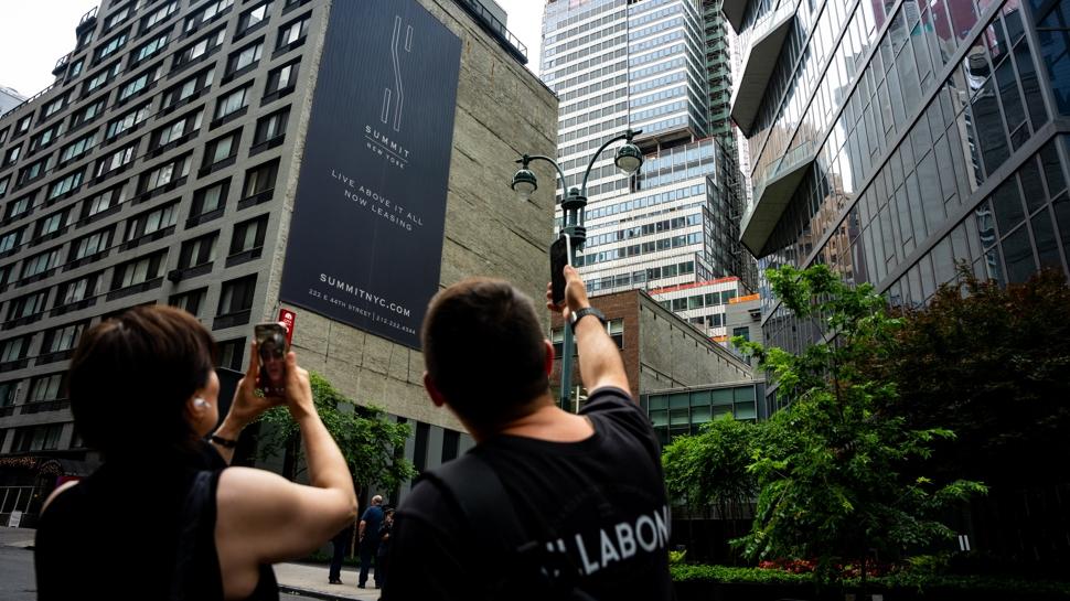 New York'ta 37 katlı binada çökme tehlikesi