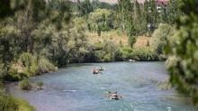 Kanoyla s�r�klenen �ocuklar�n imdad�na cankurtaranlar yeti�ti