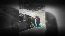 Kars'ta duyguland�ran anlar: T�rk bayra��n� �pen teyzeye Vali'den anlaml� hediye