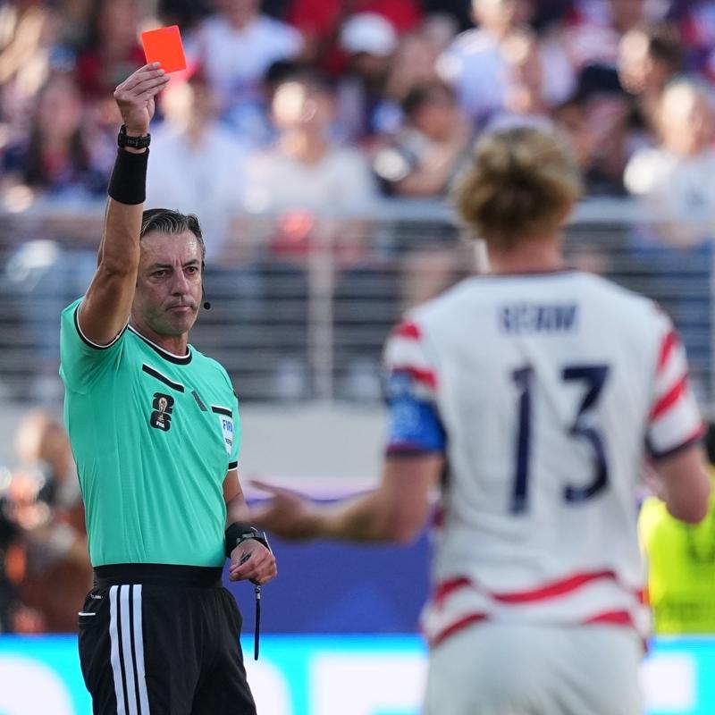 UEFA: FIFA k�rm�z� �izgiyi a�t�
