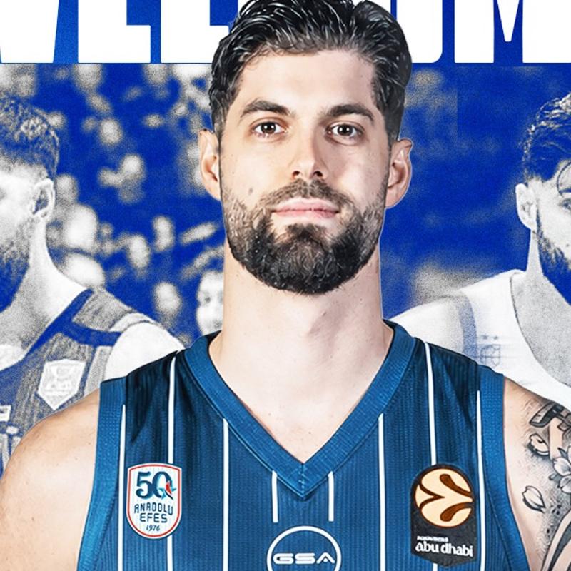 Anadolu Efes, Santi Yusta'y� renklerine ba�lad�
