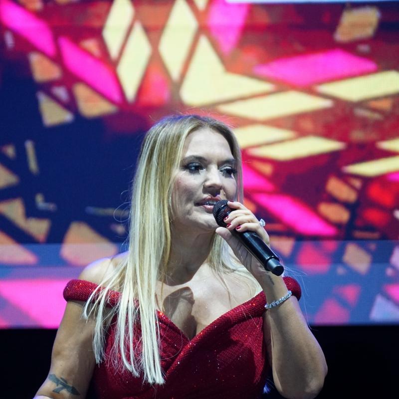 Yo�un konser maratonuna dayanamad�!