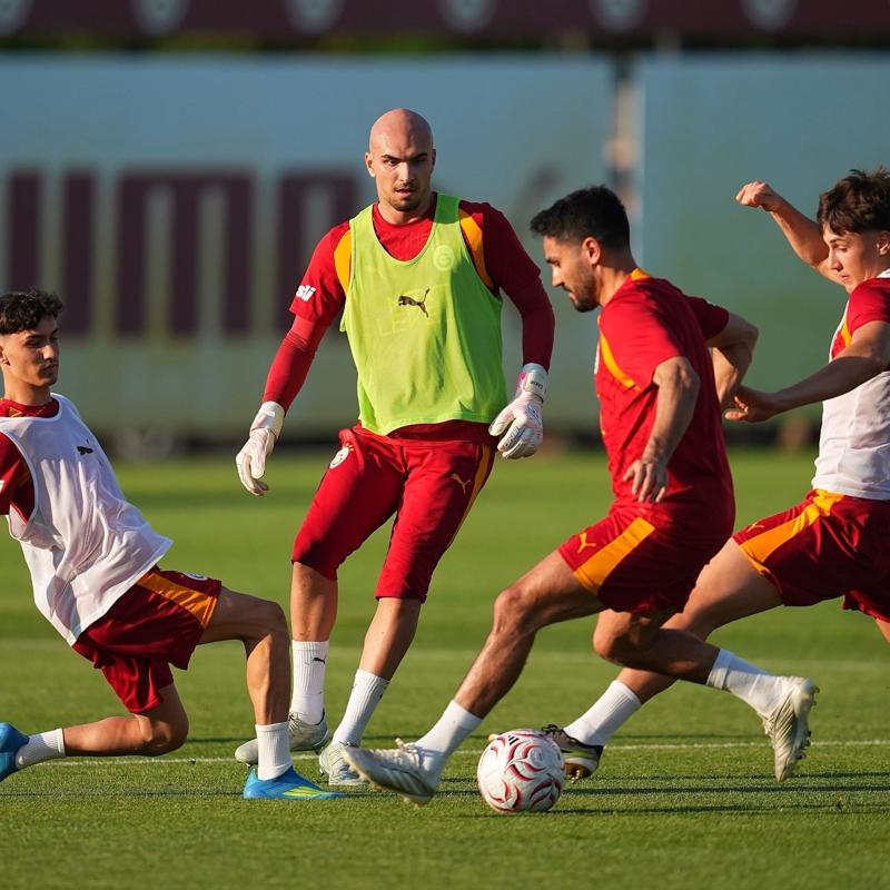 Galatasaray'da yeni sezonun mesaisi �ift idmanla s�rd�