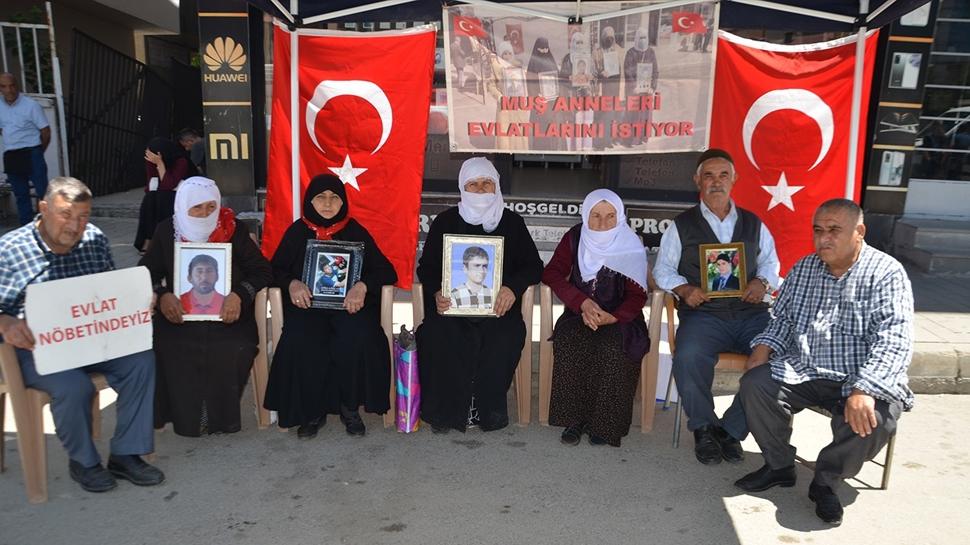 Muş'ta aileler evlat nöbetinden vazgeçmiyor, 11 yıllık oğul hasreti