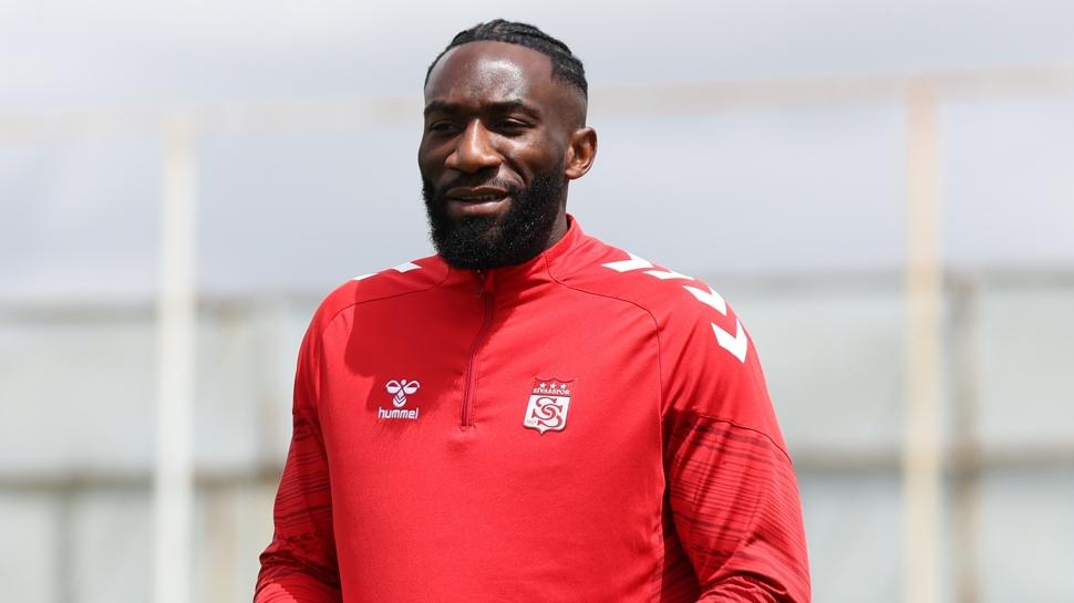 Sivasspor, Appindangoye'nin sözleşmesini yeniledi