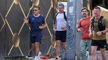 Macron rutini bozmad�! NATO Zirvesi �ncesi sabah ko�usuna ��kt�