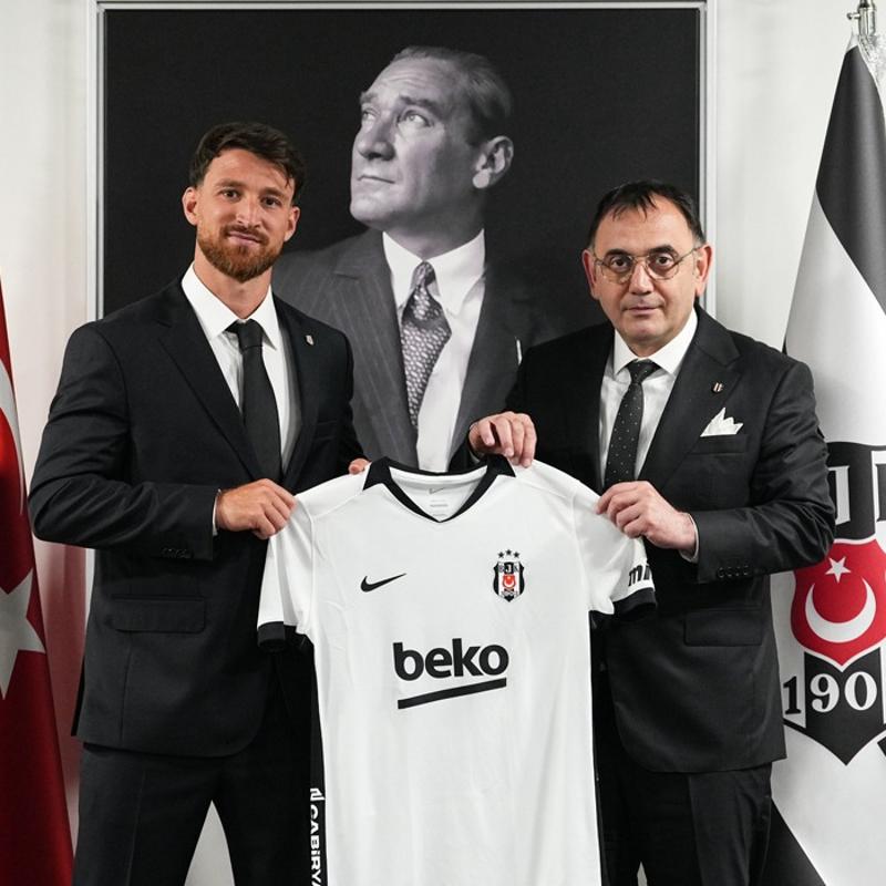Resmen imzay� att�! Salih �zcan Be�ikta�'ta