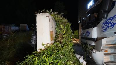Kastamonu'da direksiyon ba��nda fenala�an s�r�c� kaza yapt�