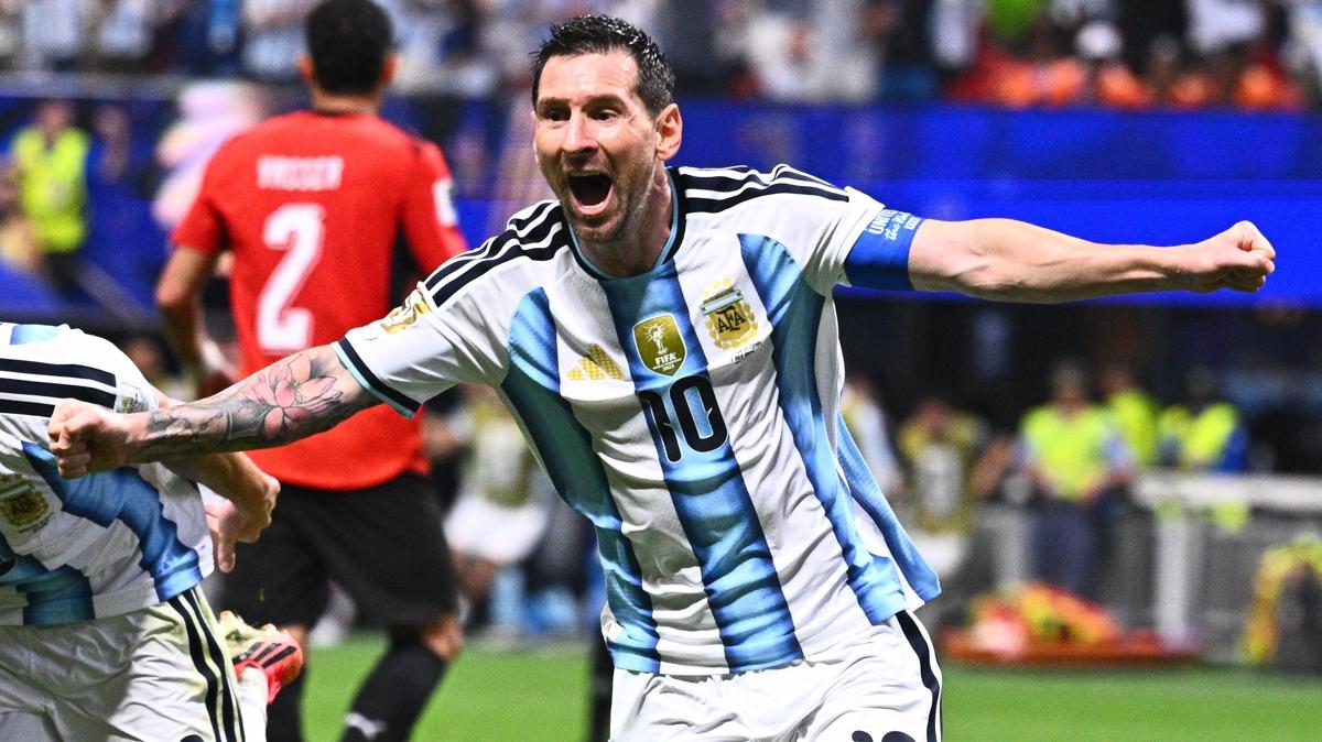 Lionel messi d�nya kupas� futbol foto�raflar� resimleri