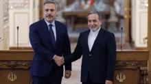Fidan, �ranl� mevkida�� Erak�i ile g�r��t�: B�lgesel gerilimde diplomasi mesaisi