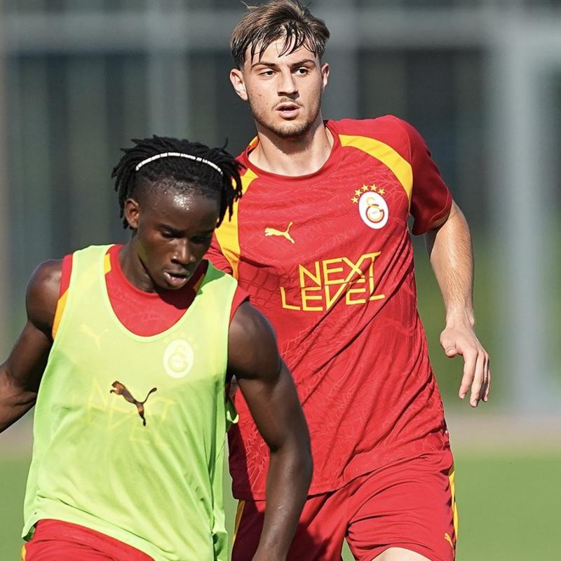 Galatasaray, Metin Oktay Tesisleri'nde haz�rl�klar�na devam etti