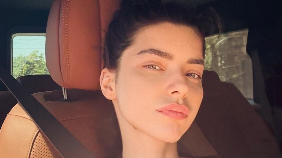 Merve Boluğur'dan dikkat çeken paylaşım! ‘Ne iş yaptığımı sormayın'