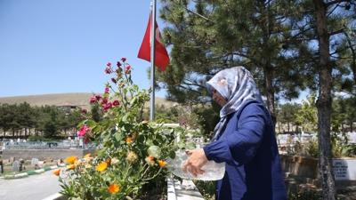 Hain kalk��man�n 10. y�l�... �ehit annesi: 100 y�l da ge�se daha d�n gibi