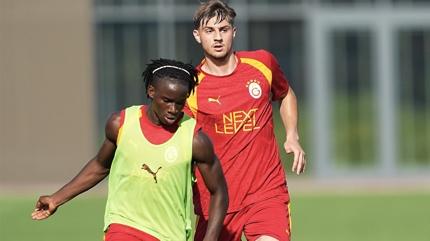 Galatasaray, Metin Oktay Tesisleri'nde haz�rl�klar�na devam etti