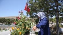 Hain kalk��man�n 10. y�l�... �ehit annesi: 100 y�l da ge�se daha d�n gibi