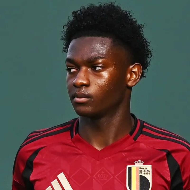 Barcelona'ya 18 ya��nda sol kanat!