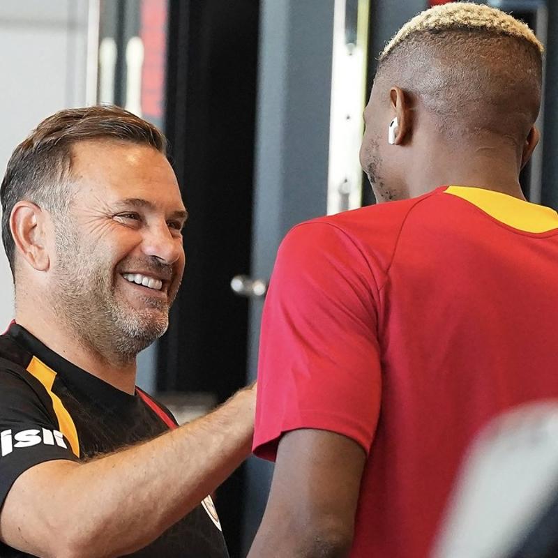 Galatasaray'da Victor Osimhen tak�ma kat�ld�!