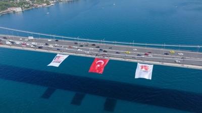 Bo�az'da milli birlik manzaras�! 5 b�y�k k�pr�de gururla dalgalan�yor