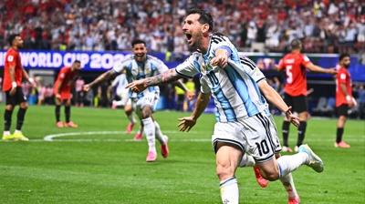 Son �ampiyon Arjantin yar� final pe�inde! G�zler Lionel Messi'de