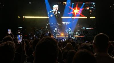 The Offspring 20 y�l aradan sonra �stanbul'da sahne ald�: 'Turneyi bitirmek i�in en g�zel yer buras�'