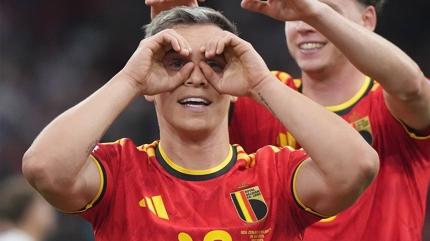 Ve beklenen haber! Leandro Trossard...