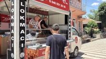 Bo�and�, lokma da��tarak kutlad�! Tabeladaki yaz� �a�k�na �evirdi