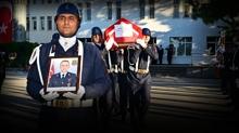 Ba��m�z sa� olsun: Kahraman �ehidimiz dualarla Samsun'a u�urland�