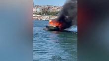 Fatih'te tekne yang�n�! Canlar�n� kurtarmak i�in denize atlad�lar