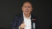G�rsel Tekin'den �zg�r �elik'e zor soru: Aziz �hsan Akta�'la ili�kiniz var m�?