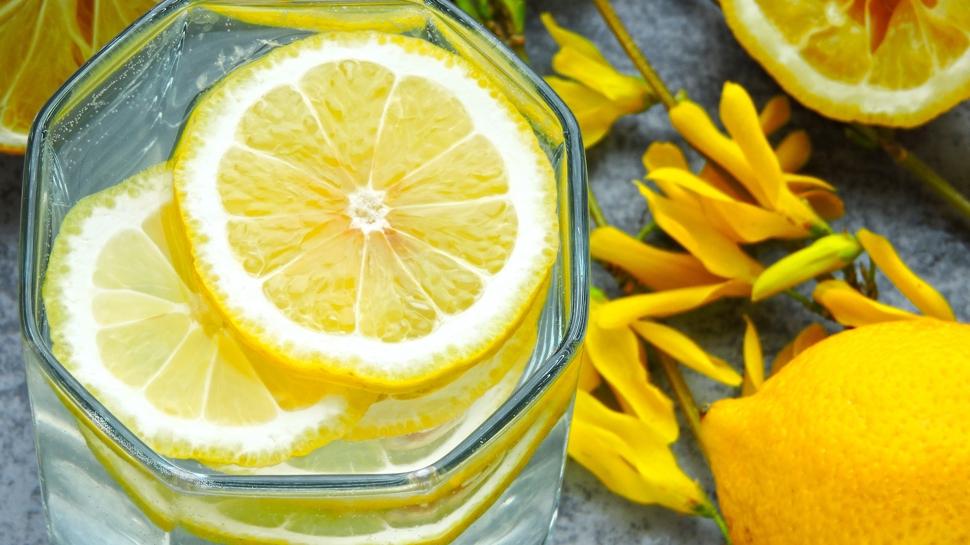 Zayıflatma efsanesi mi gerçek mi? Limon suyu faktörü