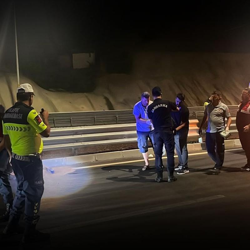 Antalya'da feci kaza: Bariyere giren motosiklet s�r�c�s� hayat�n� kaybetti
