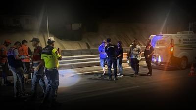 Antalya'da feci kaza: Bariyere giren motosiklet s�r�c�s� hayat�n� kaybetti